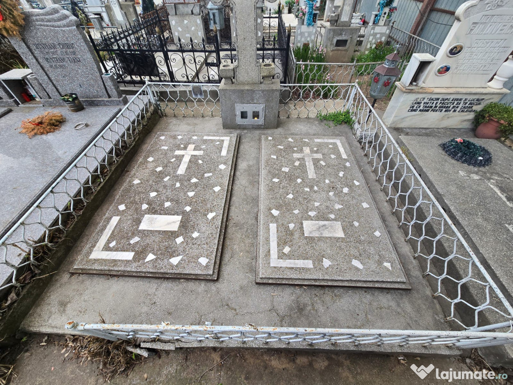 Doua locuri de veci in cimitirul Armenesc din Braila.