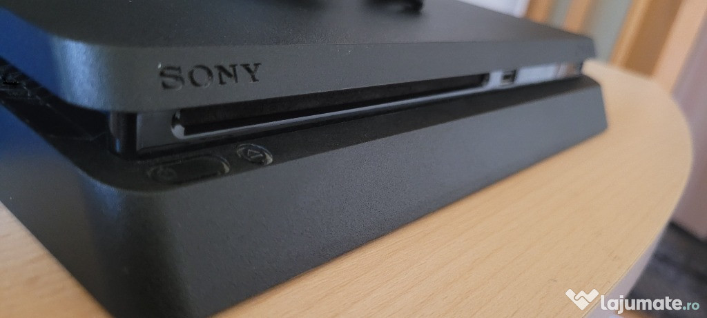 Playstation 4 Slim 1000 GB plus 3 jocuri