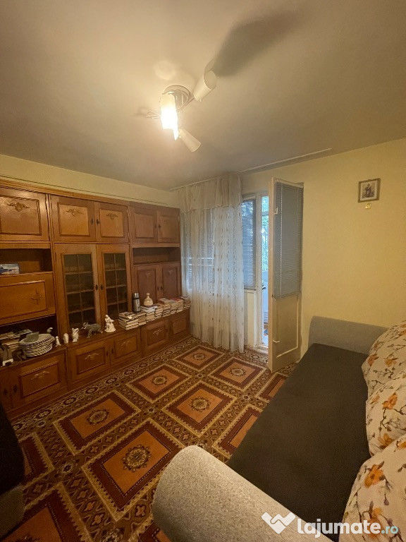 Persoana fizica vând apartament cu 2 camere, mobilat și utilat
