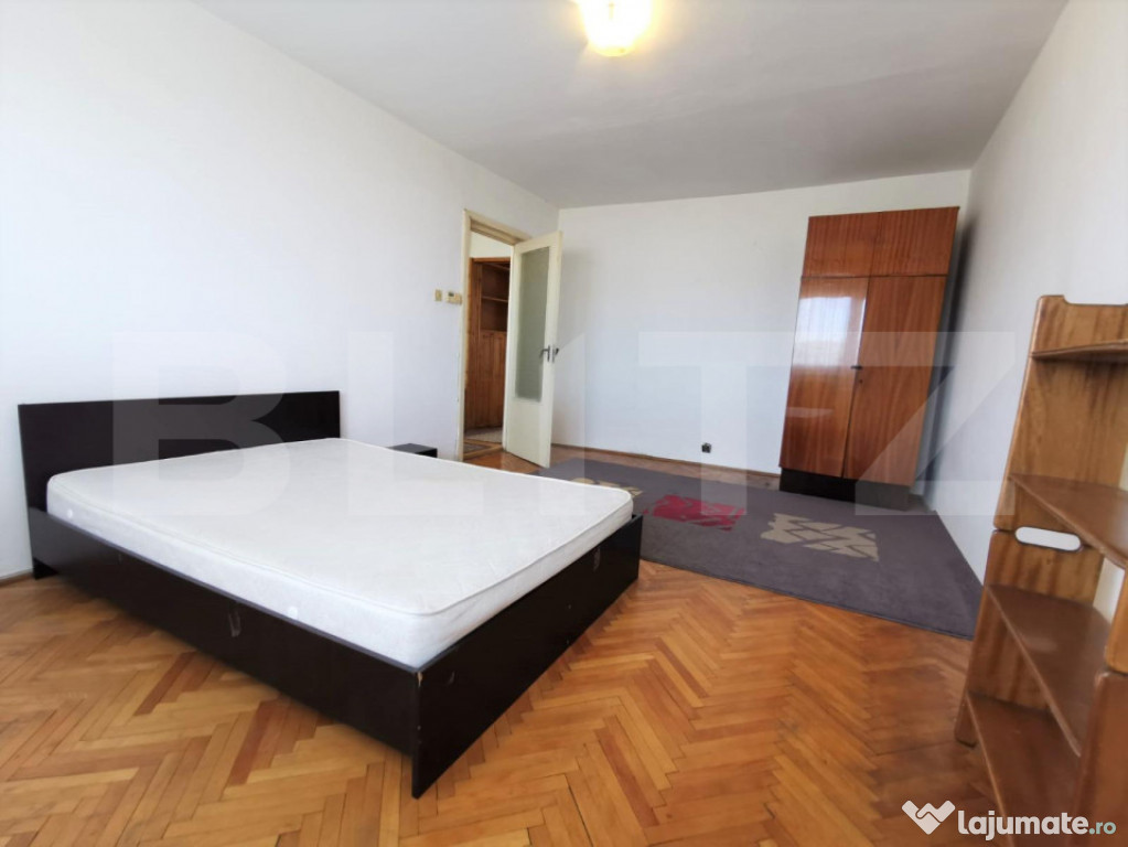 Apartament cu 3 camere, decomandat, 70 mp, B-dul Nicolae Tit
