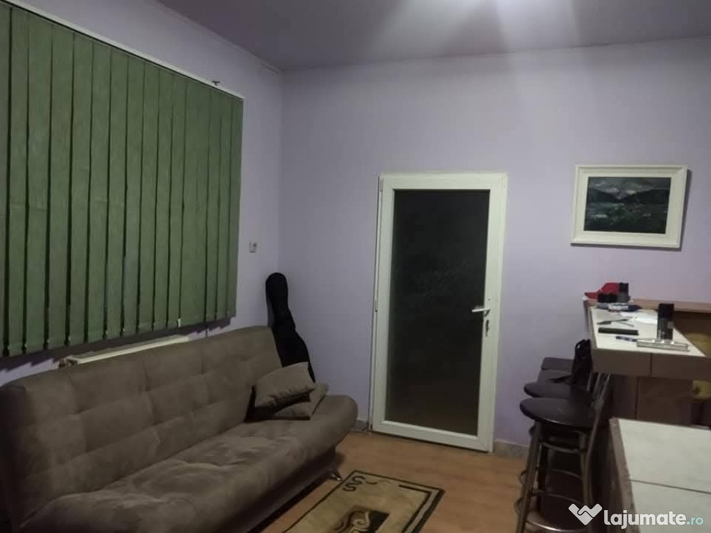 Vând două proprietăți alăturate : casă+ teren și teren alaturat imobil