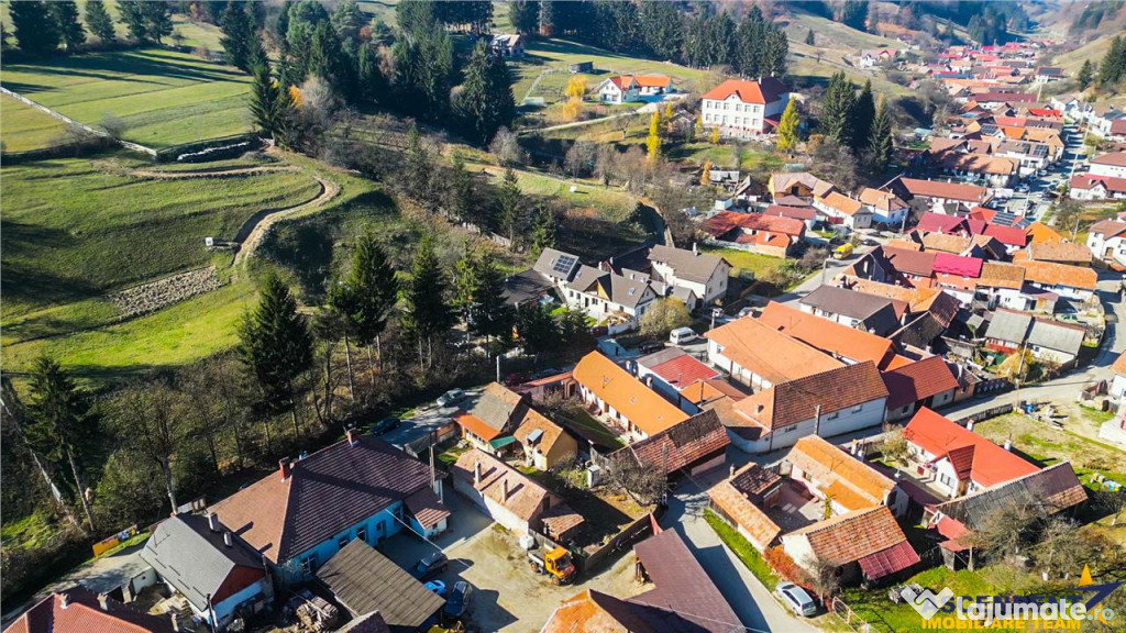 Resedinta traditionala saseasca restaurata, situata in inima