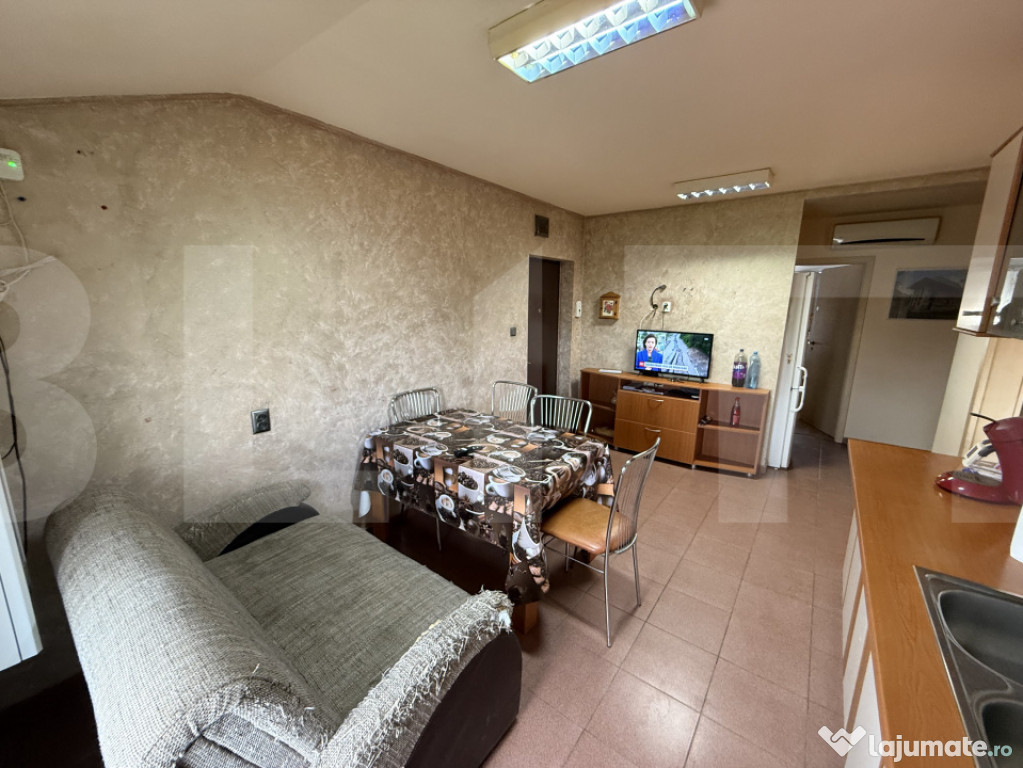 Apartament spațios cu 4 camere la mansardă – zonă Moder