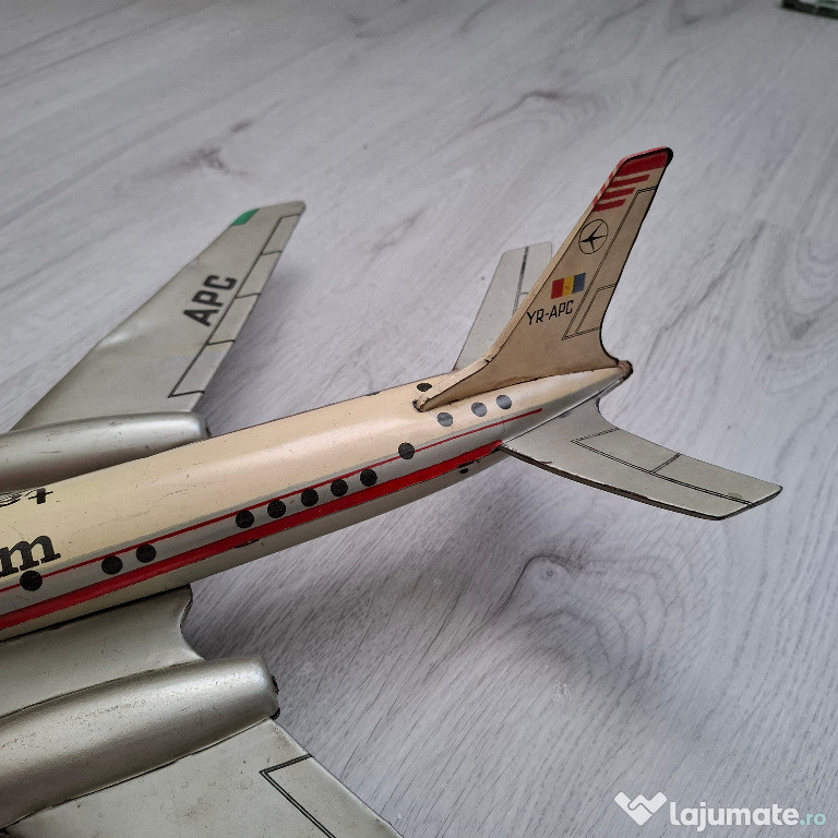 JUCARIE VECHE TABLA - AVION ROMANESC " TAROM " - FABRICAT LA A.M.T. -