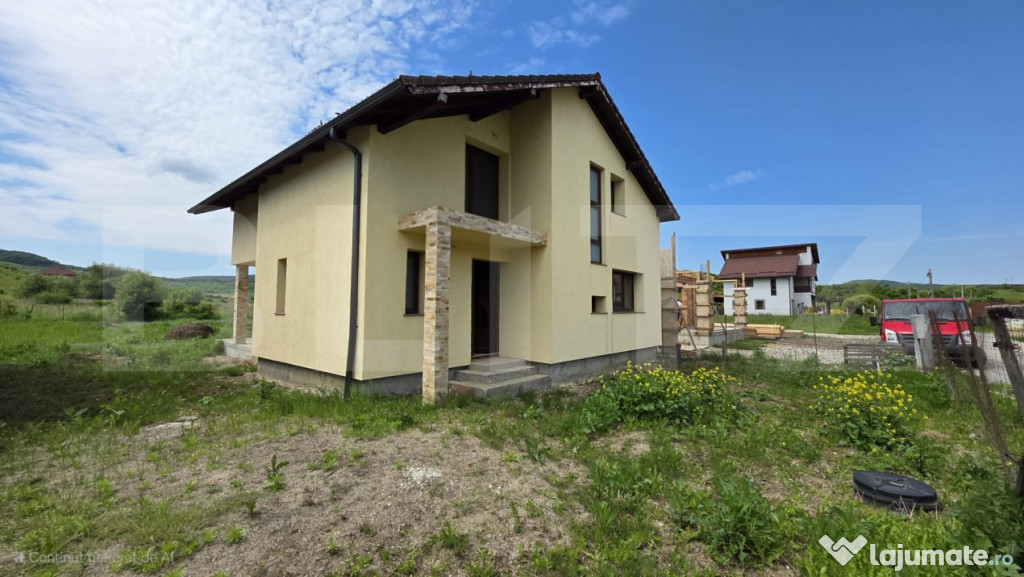 Casă spațioasă de vânzare, cu 4 camere, 150 mp, Bistrita