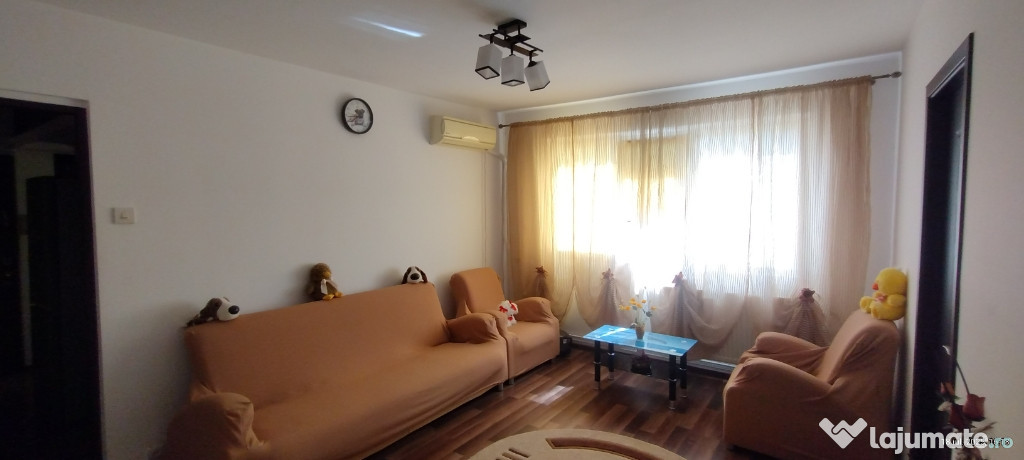 Vând Apartament CF2 Et 4 vedere pe fata recent renovat
