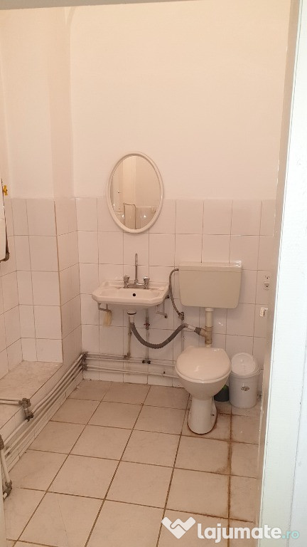 Dau in chirie spatiu comercial central Piata Avram Iancu