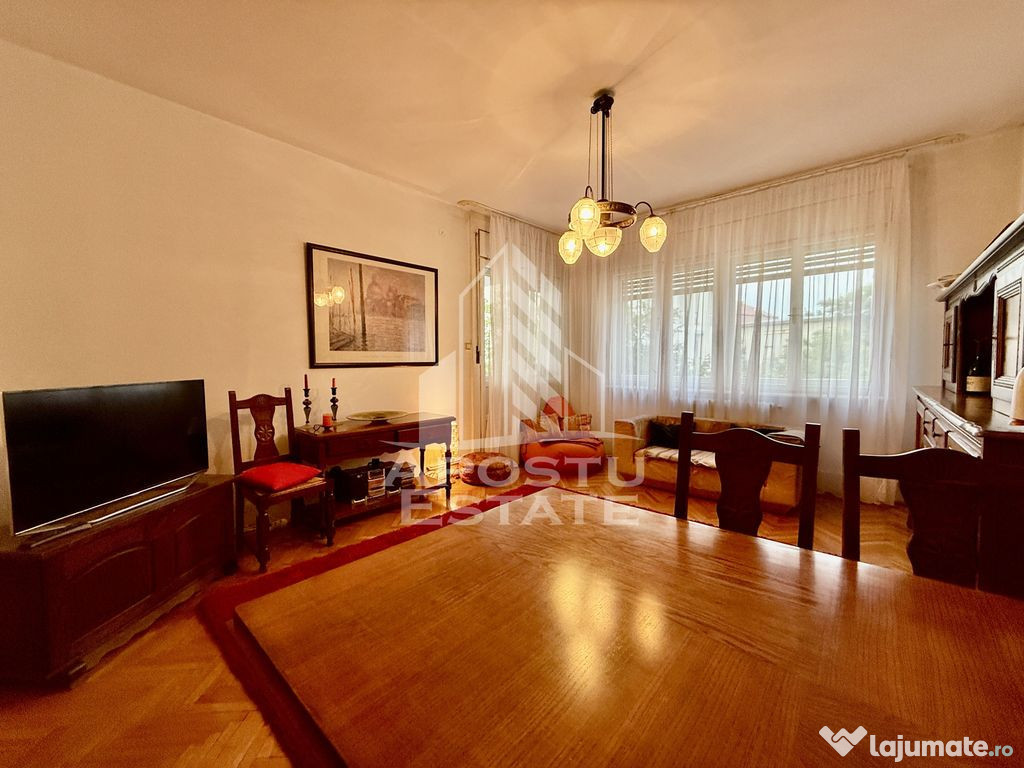 Apartament 5 camere, decomantat, etaj 1, garaj, zona Univ...