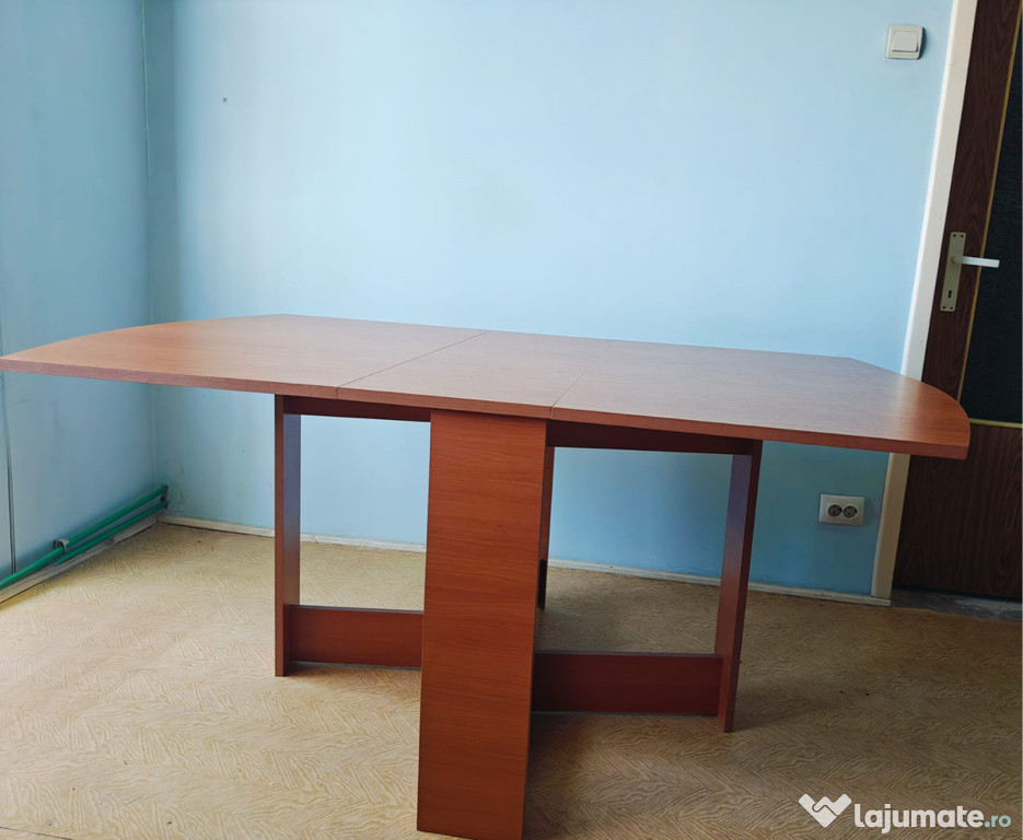 Masa Extensibilă din Lemn - Ideală pentru 12 Persoane!