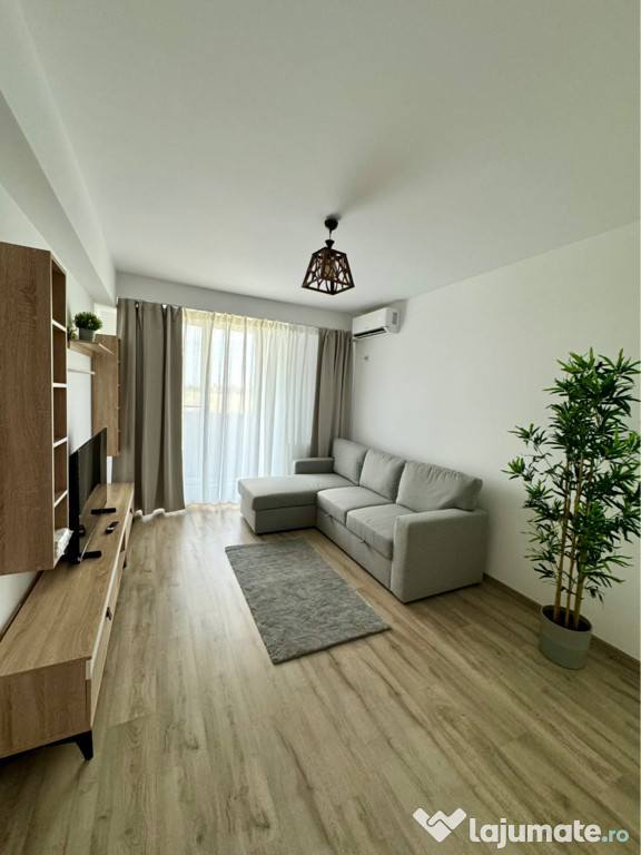 Inchiriez Apartament 2 Camere Decomandat + Loc Parcare