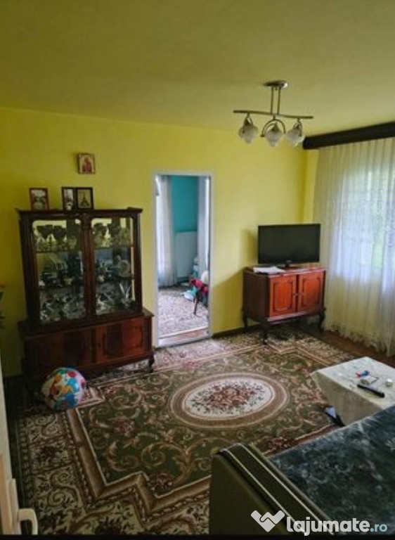 Apartament 3 camere, semidecomandat - zona Astra