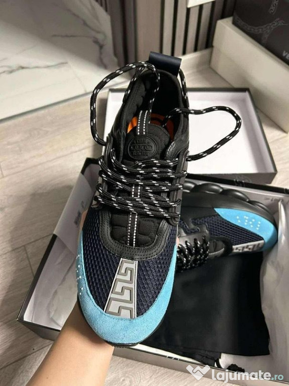 Adidași versace chain reaction