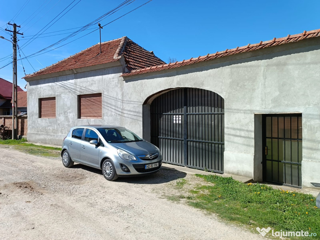 Casa de vânzare în zonă liniștită