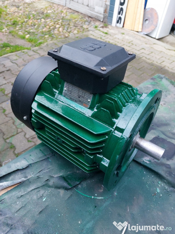 Vând motor electric trifazic