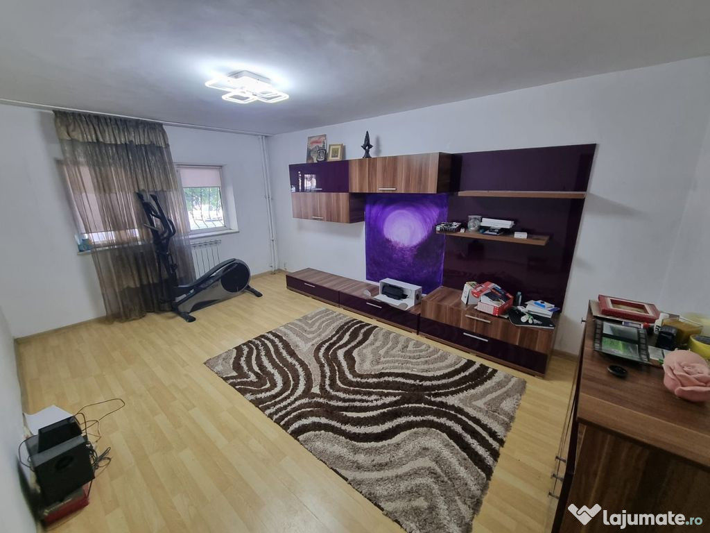 INEL 2 ELIBERARII-apartament 3 camere decomandat