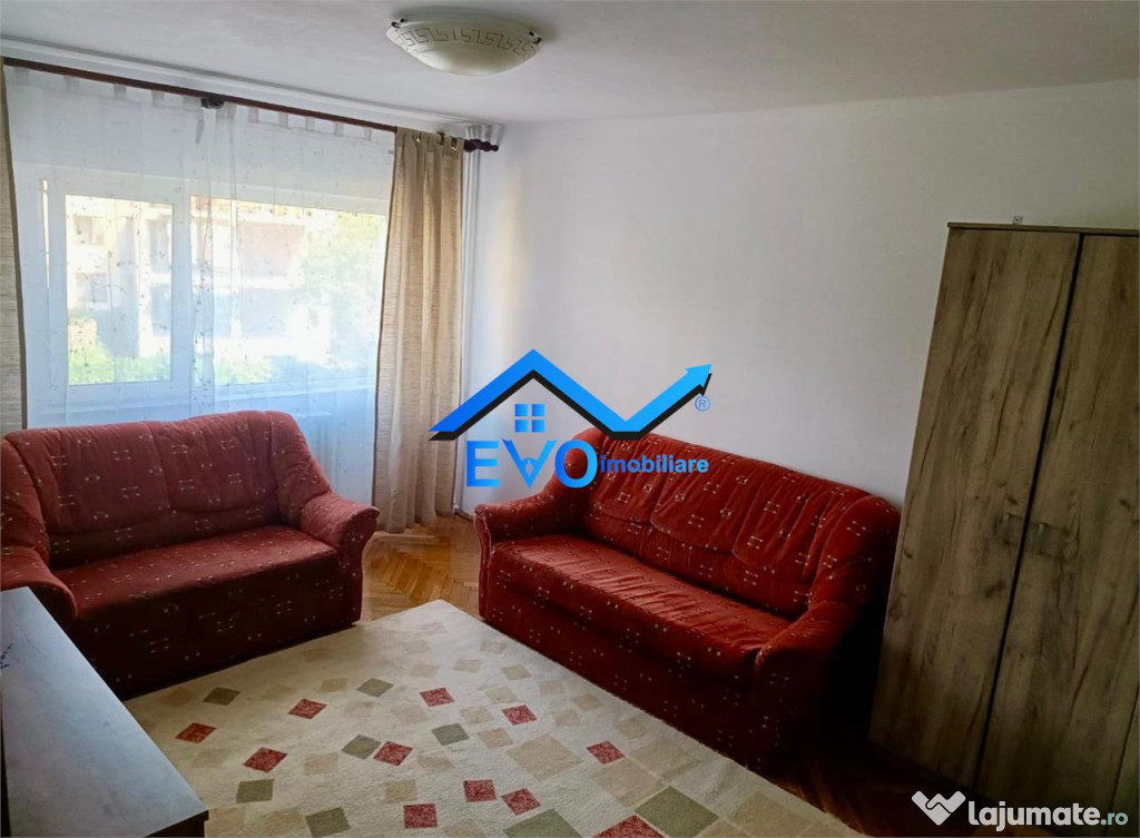 Apartament cu 3 camere, 2 bai, decomandat, zona Hala Central