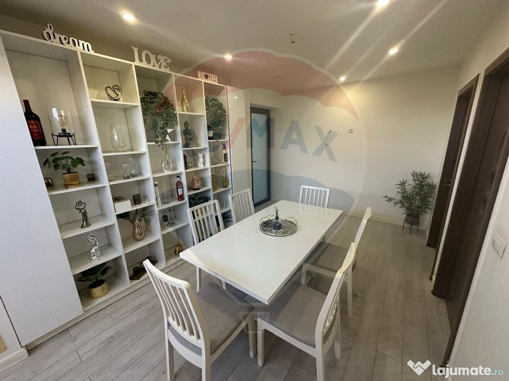 Apartament cu 4 camere de vânzare în zona Rovine