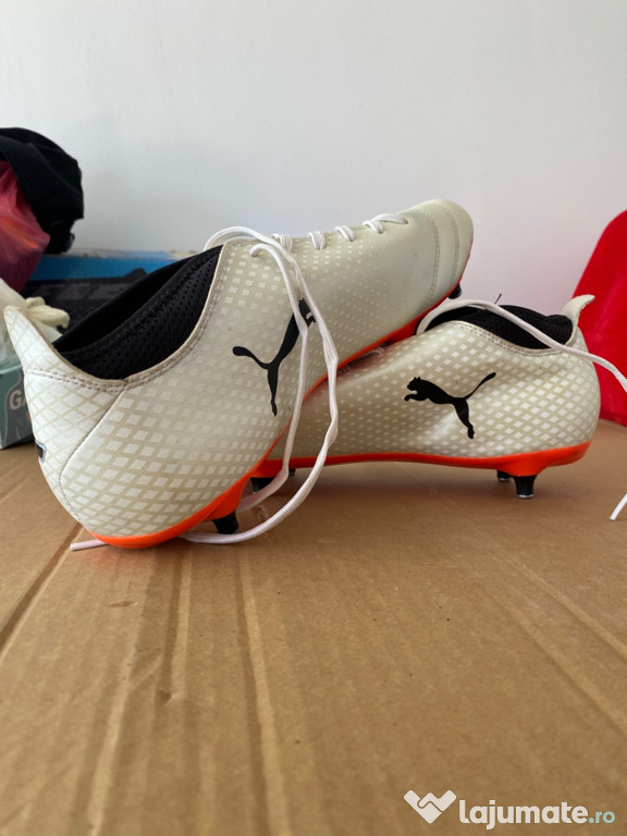 Ghete de fotbal Puma