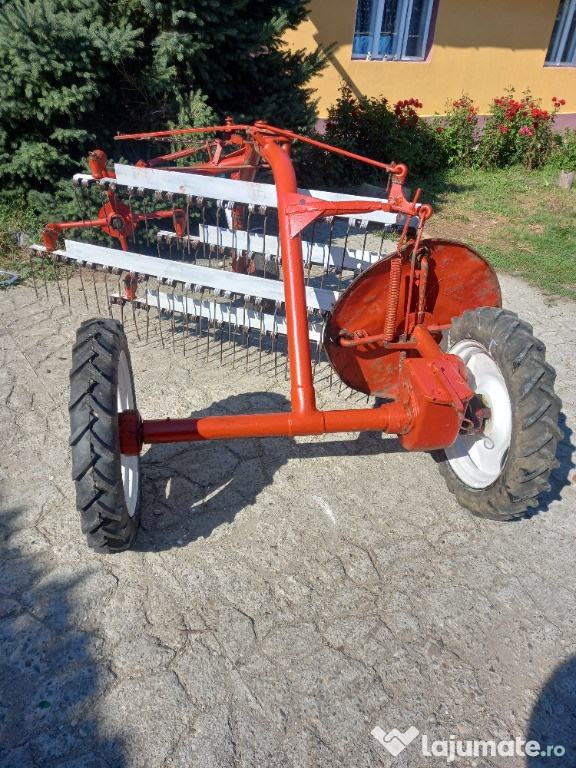 Greblă de vânzare.