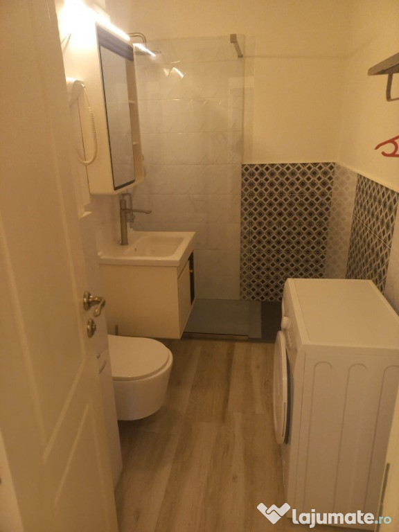 Cug 2 camere decomandat zona excelenta cu acces facil catre centru!