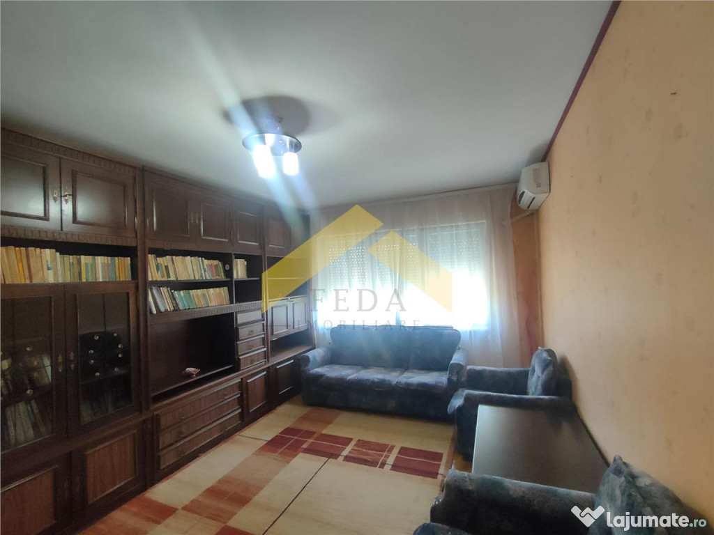 Apartament 3 camere de inchiriat Boul Rosu