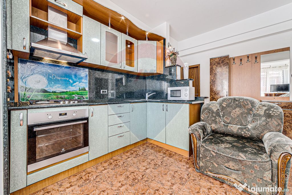 Apartament cu 3 camere de închiriat în zona Boul Rosu