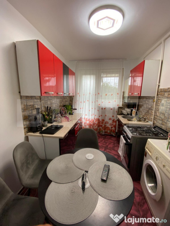 Apartament cu 2 camere, decomandat– zonă excelentă