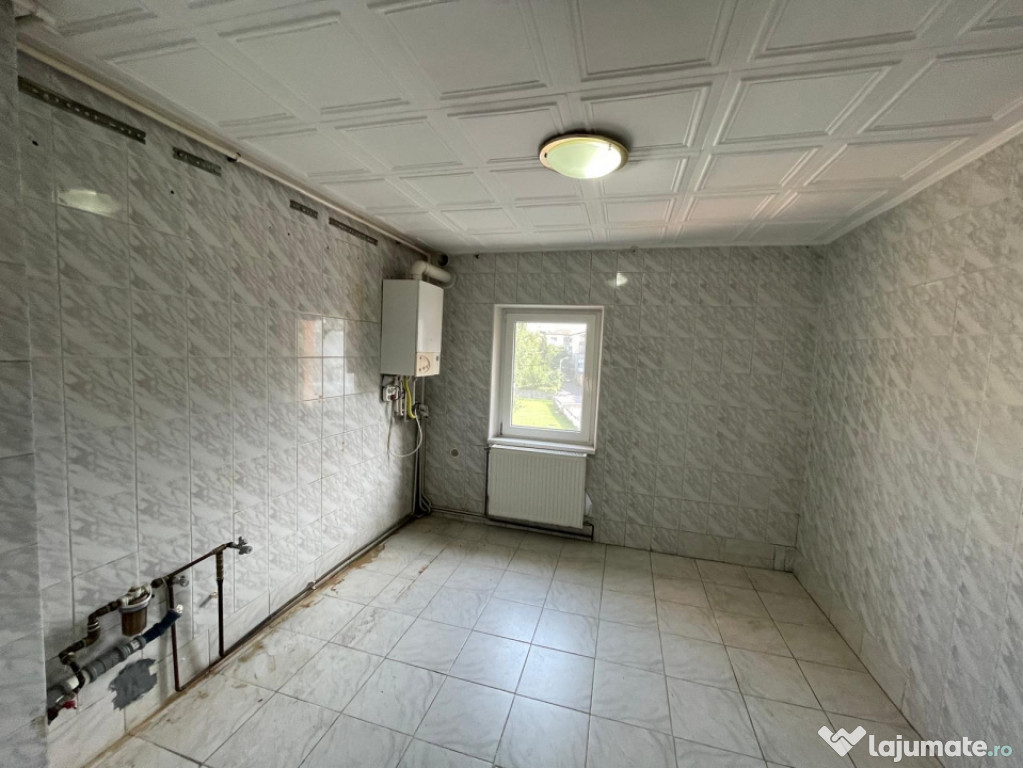 Apartament 3 camere spatioase, usor accesibile, zona Garii