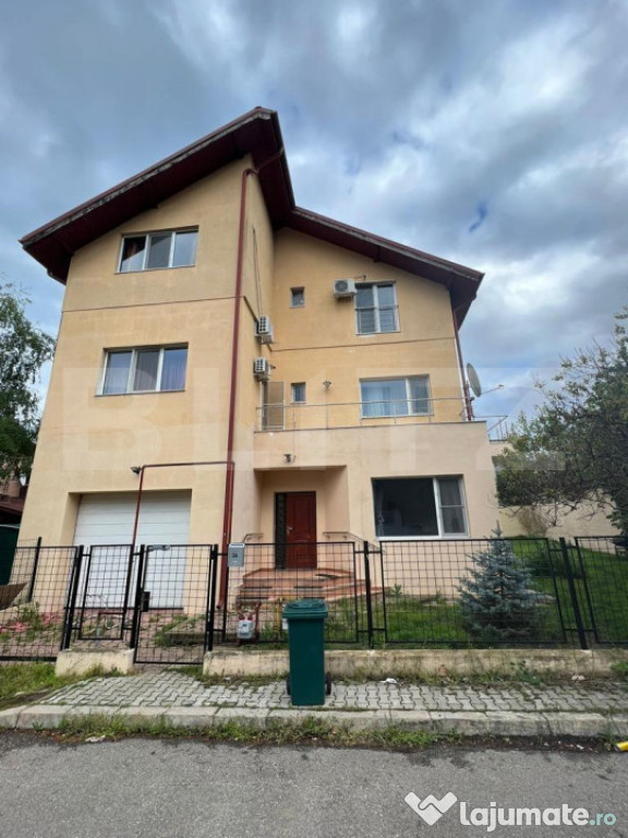 Vila deosebita cu 9 camere, 300 mp, zona Jolie Ville