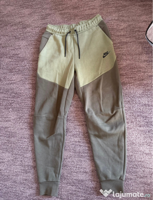 Pantaloni Nike tech