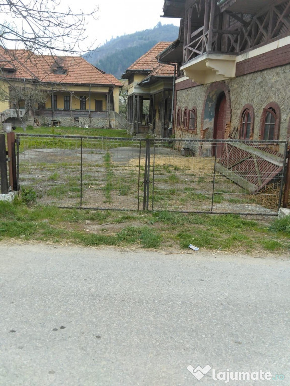 Vand casa boiereasca/conac