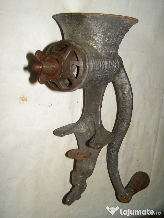Prima masina de tocat carne