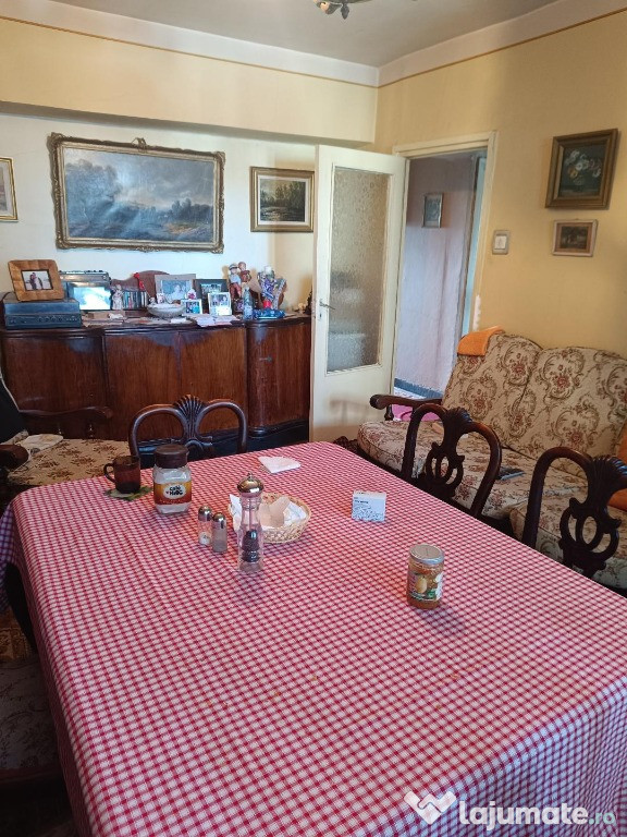 Apartament 4 camere etaj 2 ,Decebal