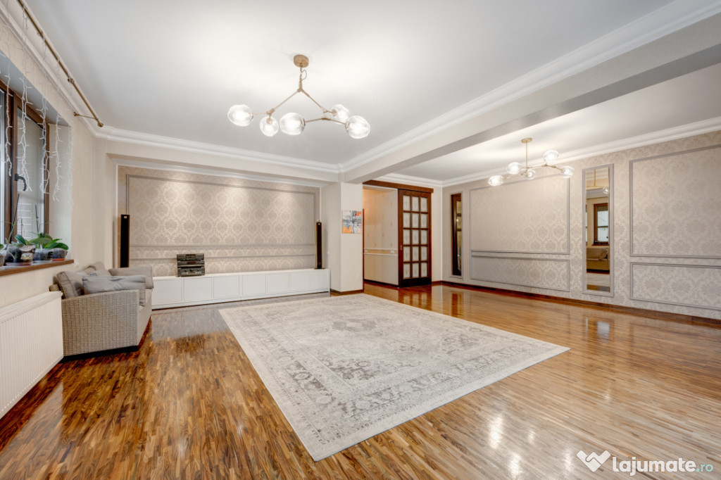 Apartament de 5 camere 170mp utili, 77mp curte și 3 locuri