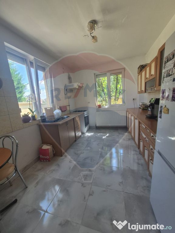 Casă cu 4 camere Parneava
