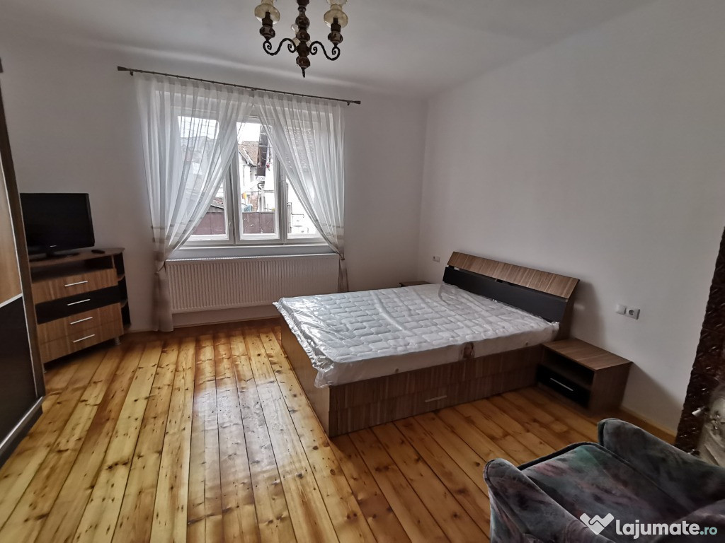 INCHIRIEZ ap.2 camere decomandat la casa,renovat,zona p ta Cluj