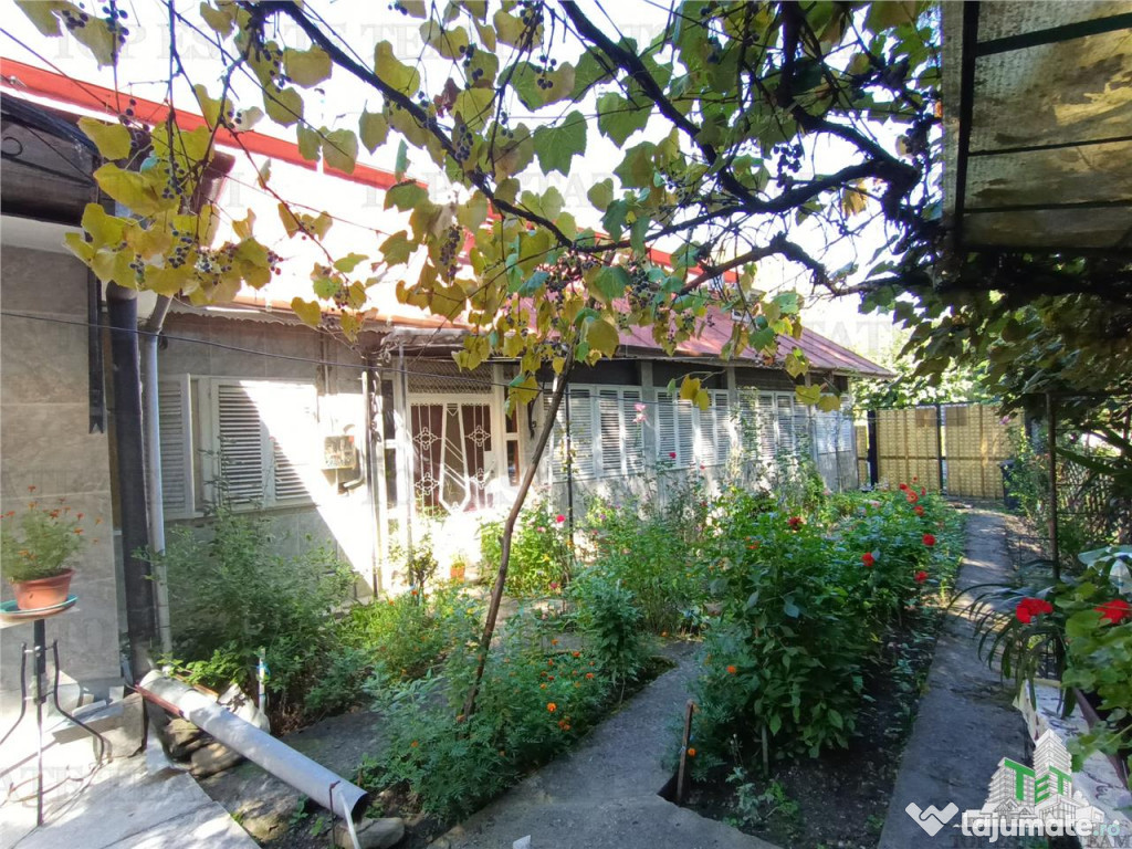 Casa, gradina si curte intrun peisaj de poveste, aici in Sla