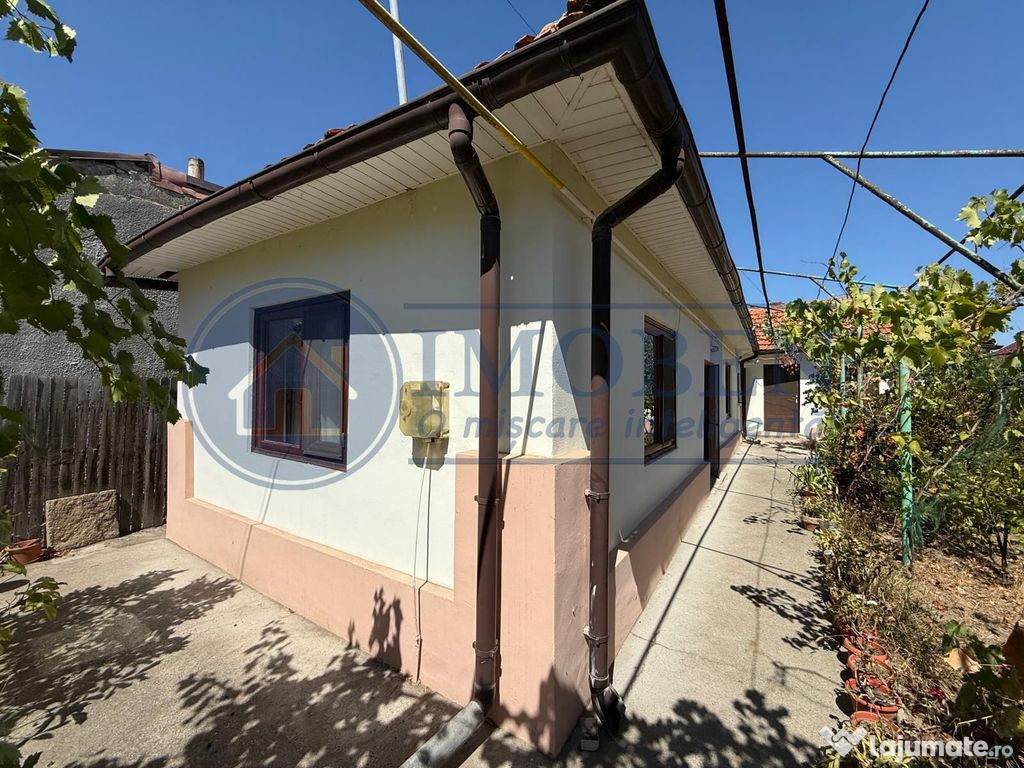Brestei-strada principala-casa veche-teren 800mp-investit...