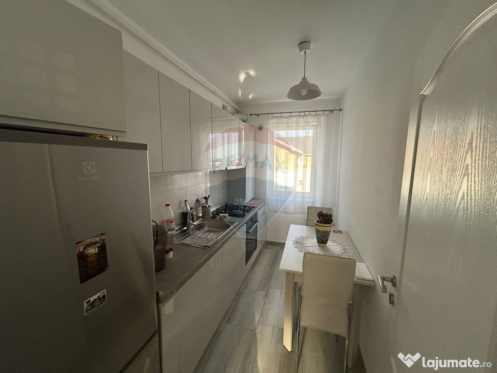 Apartament cu 2 camere, parcare de închiriat în zona In...