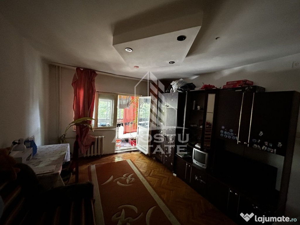 Apartament 3 camere, etaj 1, zona Dambovita
