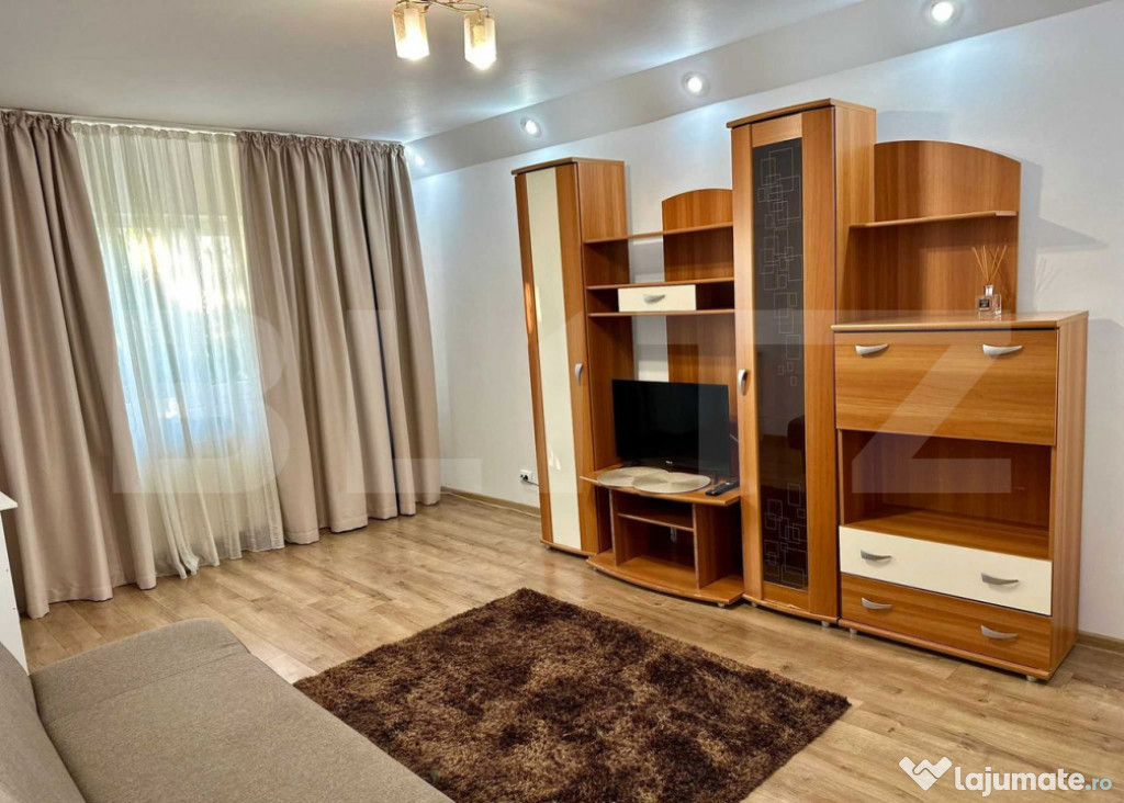 Apartament cu 3 camere, 70 mp, decomandat, Piața C.U.G.