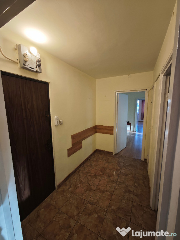 Apartament 3 camere, et. 1, zona Garii