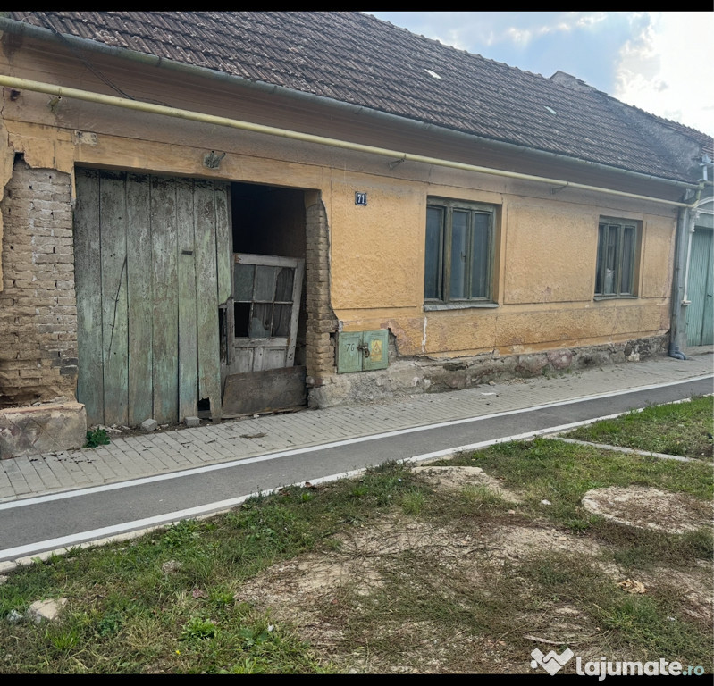 Casă de vânzare strada principală