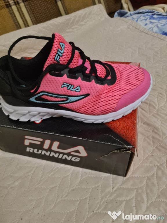 Adidasi Nike dama masura 38