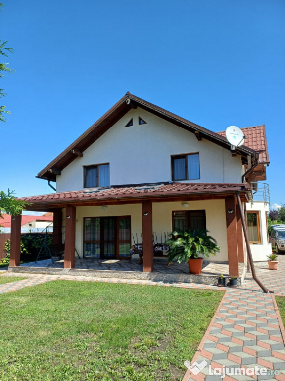Casă 750 mp, curte individuală, garaj, foisor, Prejmer