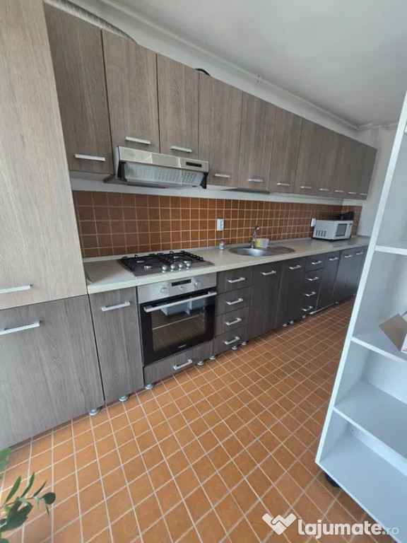 Apartament Dobroiesti 2 camere balcon decomandate parcare liber vanzar