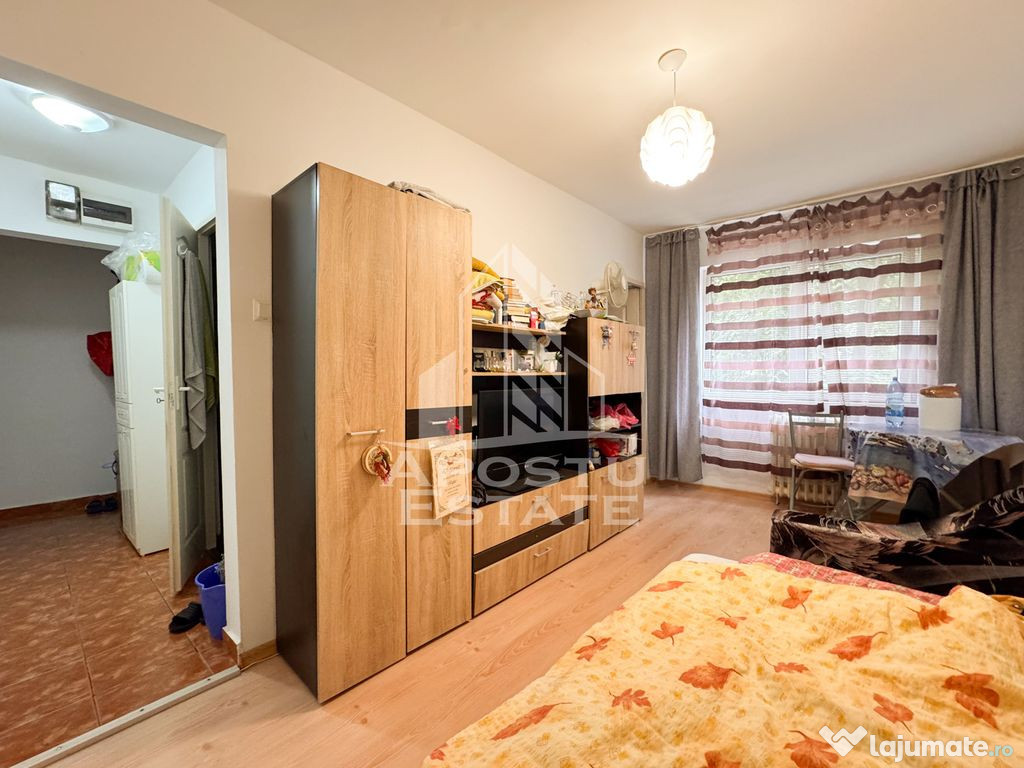 Apartament 2 camere, etaj 3, bloc izolat, zona Unicarm Mu...