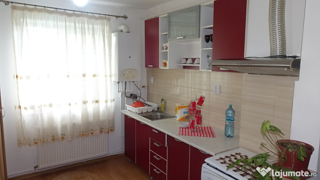 Inchiriez apartament 2 camere decomandat in Deva, etaj 3, zona Marasti