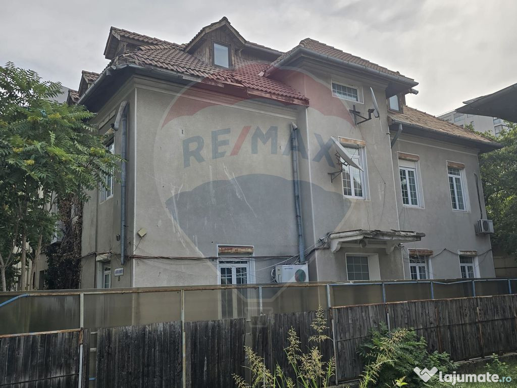 DE VANZARE Casă / Vilă cu 11 camere de vânzare în zon...