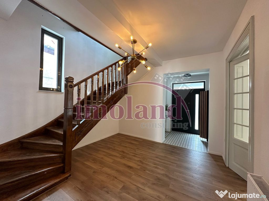 Vanzare - Proprietate rara - renovata - Curte individuala...
